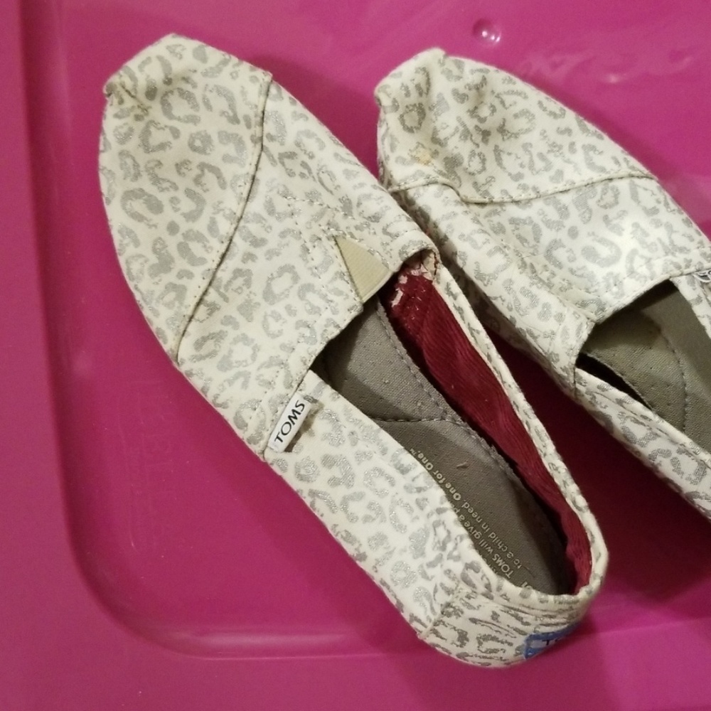 Toms - Picture 3 of 4